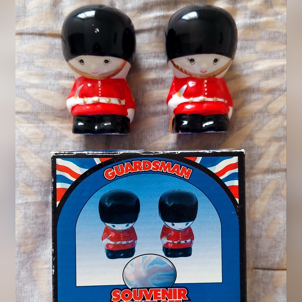 Cruet Set Guardsmen Souvenir.